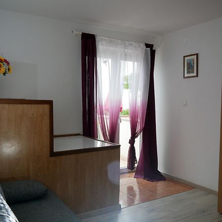 Apartment Gaga And Nia Krk Town Exterior photo