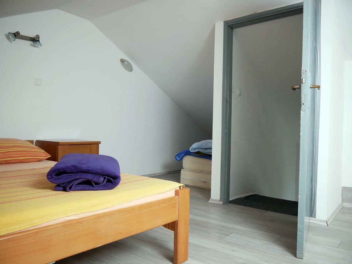 Apartment Gaga And Nia Krk Town Exterior photo